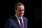 Francúzsky premiér Sébastien Lecornu, ktorý je vo funkcii zhruba dva týždne, čelí tlaku demonštrantov pre návrh budúcoročného rozpočtu.
