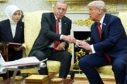 Donald Trump s tureckým prezidentom Erdoganom v Oválnej pracovni Bieleho domu.