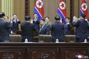 Diktátor Kim Čong-un v severokórejskom parlamente.