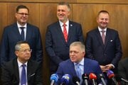 Tlačová konferencia strany Smer k schváleniu konsolidačného balíčka.