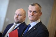 Minister cestovného ruchu a športu Rudolf Huliak a poslanec Roman Malatinec.