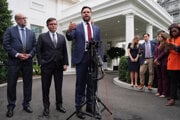 Americký viceprezident J. D. Vance po stretnutí republikánov s demokratmi.