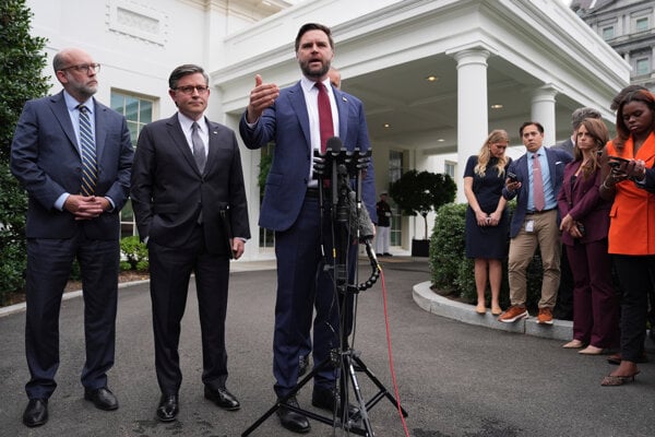 Americký viceprezident J. D. Vance po stretnutí republikánov s demokratmi.