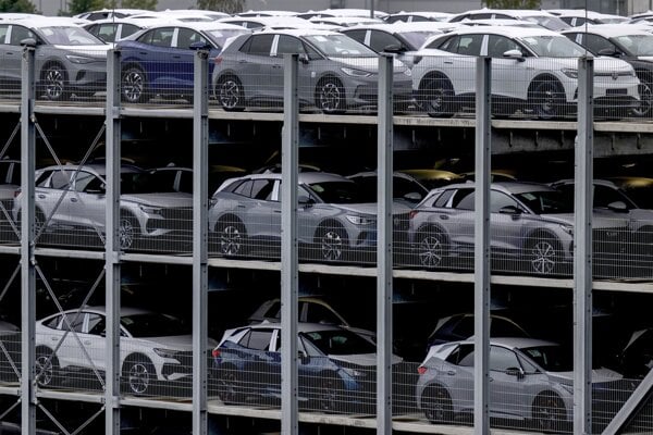 Autá vyrobené v závode Volkswagenu v nemeckom meste Zwickau.