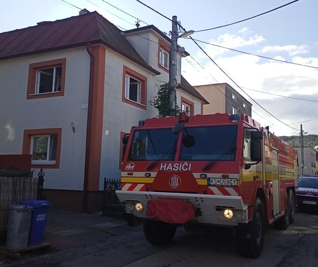 Zásah hasičov v Beniakovciach. (zdroj: HaZZ)