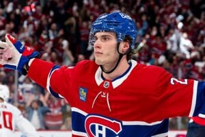 Slafkovský nie je v NHL fenomén, tvrdí expert z Montrealu. Milióny vo vrecku ho môžu dostať pod tlak