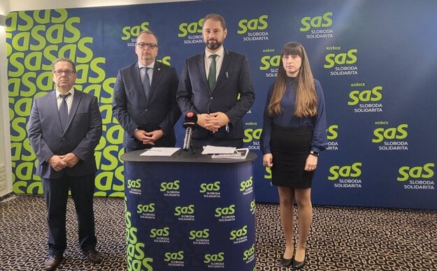 Podľa saskárov po tretíkrát politicky vstupuje Smer a Hlas do fungovania mesta. (zdroj: Korzár/Jana Ogurčáková)