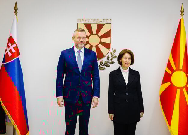 Prezident Peter Pellegrini a prezidentka Severného Macedónska Gordana Siljanovská-Davková. (zdroj: TASR)
