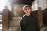 Tobiáš Frýdl sa snaží ukázať, že napriek zhoršujúcej sa spoločensko-politickej situácii LGBTI+ osôb na Slovensku sa v cirkvách nachádzajú predstavitelia a predstaviteľky, ktorým záleží na týchto ľuďoch, ich rodinách, postavení a právach. 