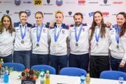 Slovenské tenistky po zisku striebra v Pohári Billie-Jean Kingovej 2024.