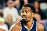 Jacob Evans (Slovan) počas úvodného zápasu sezóny BC Slovan Bratislava - MBK Lúčenec.