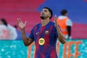 Ronald Araujo oslavuje gól do siete Girony.