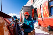 Erik Wittner sprevádzal hrou na klavíri symbolický odchod Viktora Beránka z Chaty pod Rysmi.
