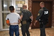 Dostal päť rokov. Ivana odvádza justičná stráž späť do väznice.