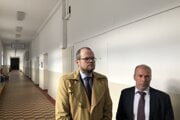 Advokát Peter Kubina a policajný exprezident Peter Kovařík na Mestskom súde Bratislava I.