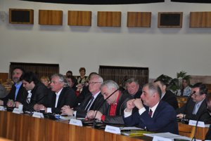 O zmene rozpočtu rozhodovali poslanci na marcovom zasadnutí. 