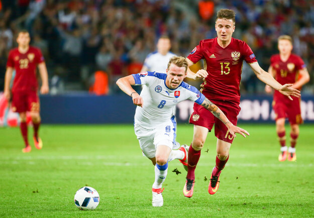 Ondrej Duda (s číslom 8) v dvoch zápasoch na majstrovstvách Európy nastúpil v základnej zostave.