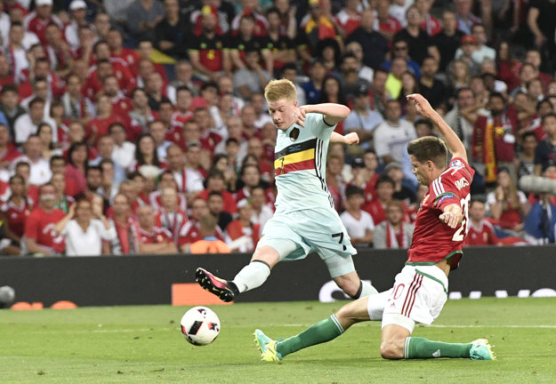 Kevin De Bruyne (vľavo) hrá vo veľkej pohode.
