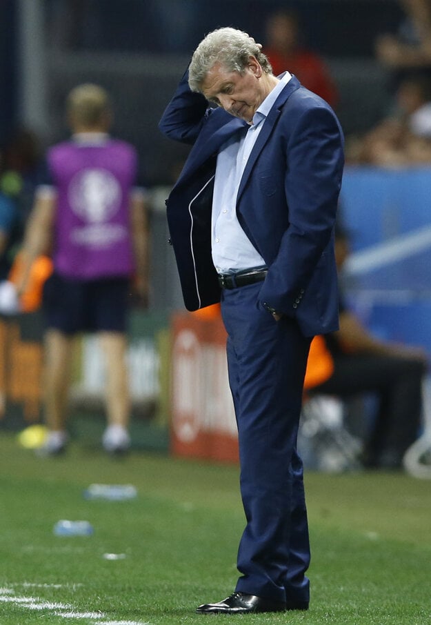 Roy Hodgson rezignoval po vypadnutí Anglicka v osemfinále majstrovstiev Európy proti Islandu.