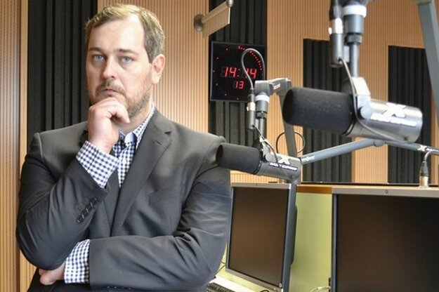 Moderátor Braňo Závodský začínal v Televízii Turiec, pracoval v TA3, neskôr bol STV. Rozhovory robil aj pre .týždeň, dnes moderuje reláciu Braňo Závodský naživo v rádiu Expres.