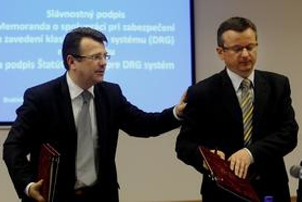 Minister Uhliarik a šéf poisťovne Faktor.