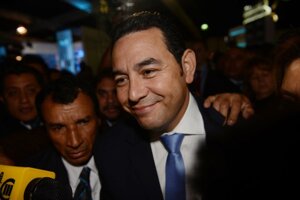 Morales, známy z vystúpení v televízii a vo filmoch, profitoval zo znechutenia väčšiny z viac ako 7,5 milióna voličov z etablovaných politikov.