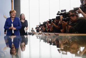 Šírenie optimizmu aj po terore je presne to, čo na Merkelovej frustruje a lezie na nervy.