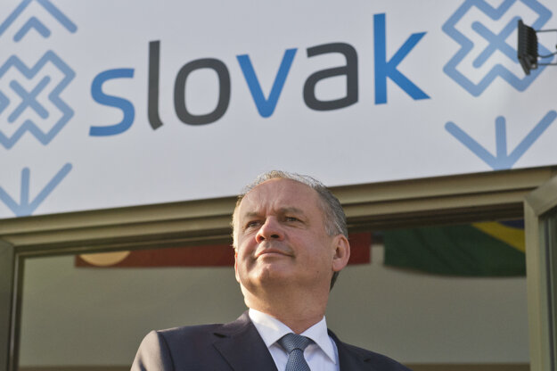 Prezident SR Andrej Kiska pred Slovenským domom v Riu.