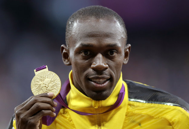 Usain Bolt sa póz so zlatou olympijskou medailou nechce vzdať. Trúfa si aj na svetový rekord.