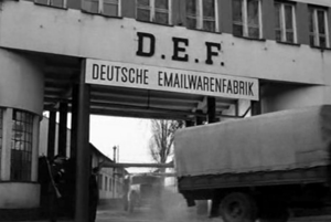 Chátrajúca bývalá textilná továreň Brněnci, ktorú preslávil Spielbergov oscarový film Schindlerov zoznam.