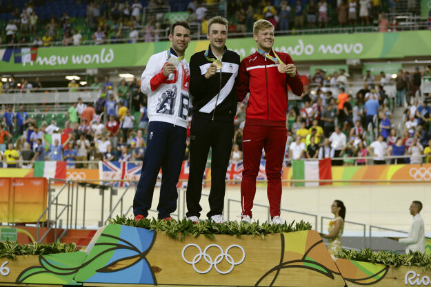 Mark Cavendish nestačil iba na Taliana Vivianiho