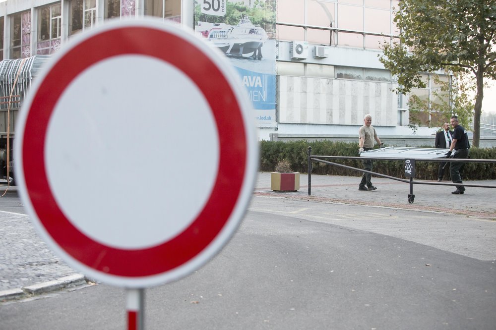 Polícia v uliciach Bratislavy počas summitu EÚ.