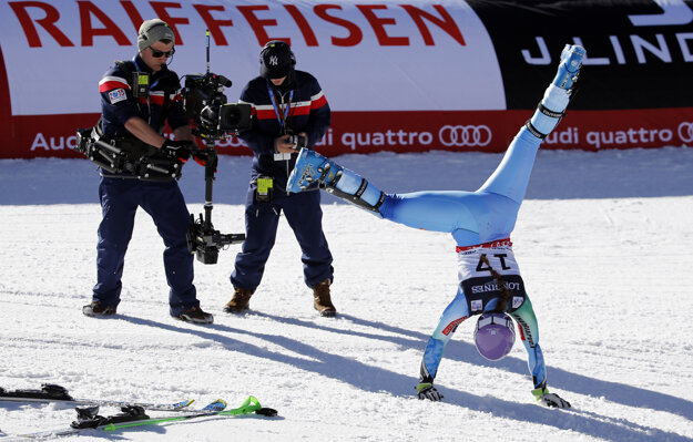 Tradičné mlynské koleso Tiny Mazeovej v cieli slalomu v alpskej kombinácii žien na MS v Beaver Creeku 2015.