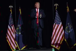 Donald Trump zrejme nevyhrá a robí pre to všetko.