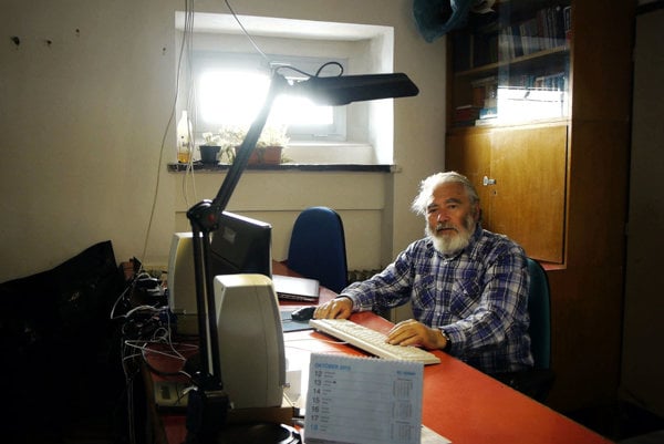 Samuel Štefánik, technik – elektronik Ústavu experimentálnej fyziky Slovenskej akadémie vied. 