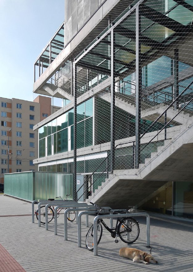 Komunitné centrum Máj České Budějovice. SLLA Architekti / Michal Sulo, Miriam Lišková, Jozef Skokan (zdroj: FOTO - SLLA Architekti a Hochtief CZ)