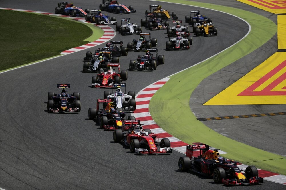 Do vedenia Veľkej ceny Španielska sa po štarte prebojoval Daniel Ricciardo z Red Bullu.