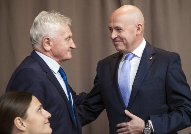 Anton Siekel (vpravo) nahradil na pozícii prezidenta SOV Františka Chmelára.