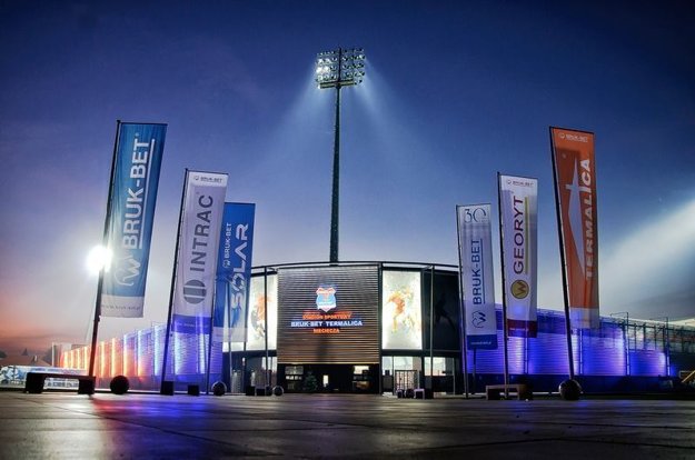Ako na Slovensku, čo poviete? Futbalový štadión v obci so 750 obyvateľmi.
