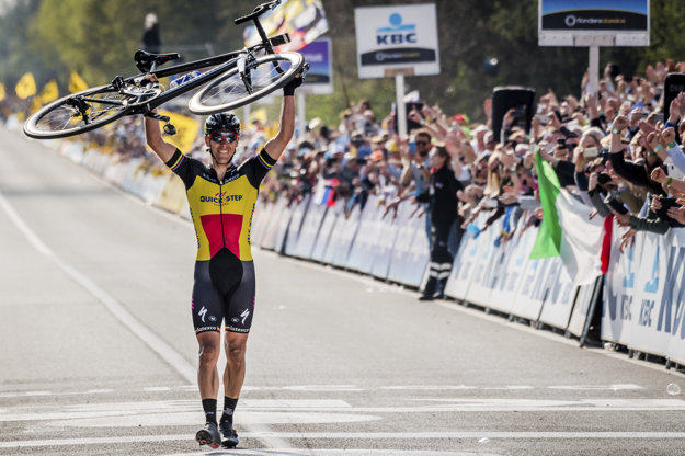 Philippe Gilbert v cieli klasiky Okolo Flámska.