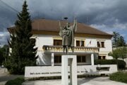 Mestský úrad, pôvodne kúria Majtbéniyovcov.