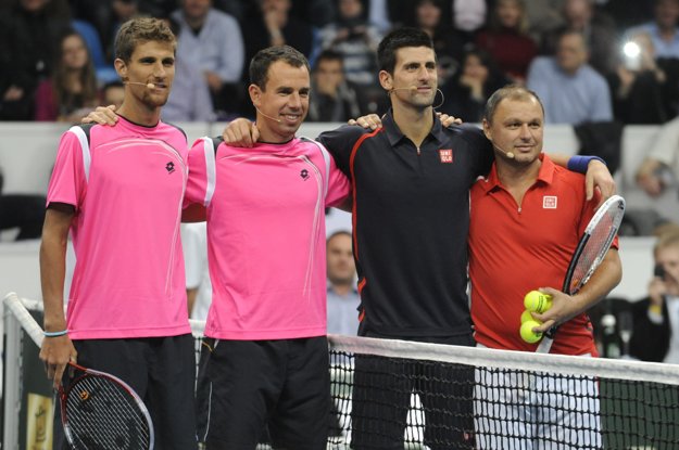 Martin Kližan, Dominik Hrbatý, Novak Djokovič a Marián Vajda počas tenisovej exhibície Tennis Classic 14. novembra 2012 v Bratislave.