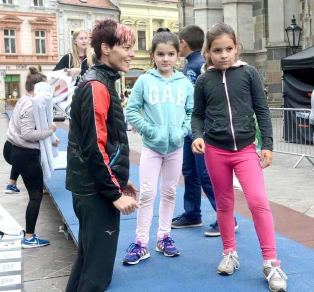 Aj organizátorky. Sestry Velďákové sa včera venovali deťom.