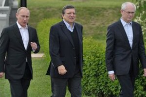 Putin, Barosso a Van Rompuy na summite neďaleko Petrohradu.
