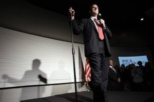 Santorum kritizuje aj Obamu za jeho ospravedlnenie v súvislosti s pálením koránu.