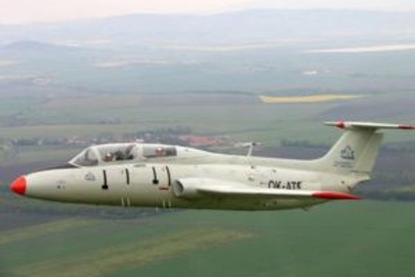 Vojenské prúdové cvičné lietadlo L-29 Delfin.