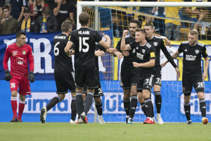 Futbalisti Trnavy sa radujú po jednom z gólov.