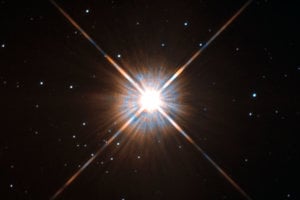 Najbližšia hviezda k Slnku, Proxima Centauri, ako ju vidí Hubblov vesmírny ďalekohľad.