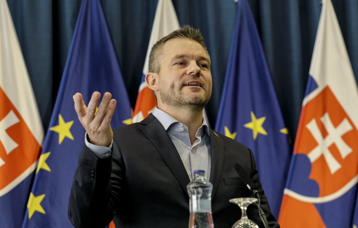 Busty eben sex obrázky