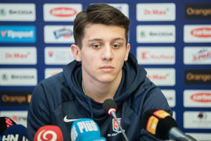 Kapitán reprezentácie do 20 rokov Martin Fehérváry počas tlačovej konferencie po príchode slovenskej hokejovej reprezentácie do 20 rokov z MS v Kanade.